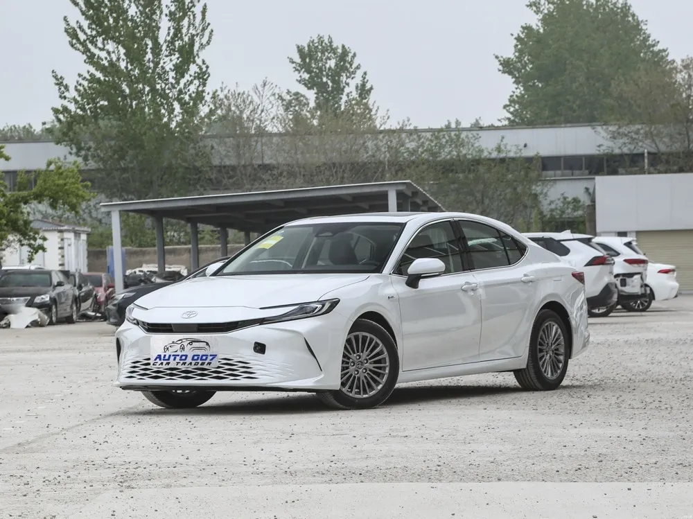 Toyota Camry Hybrid Tsheb